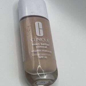 CLINIQUE Even Better Clinical Vitamin Makeup SPF 45 - LIGHT MEDIUM COOL 1 - NEW
